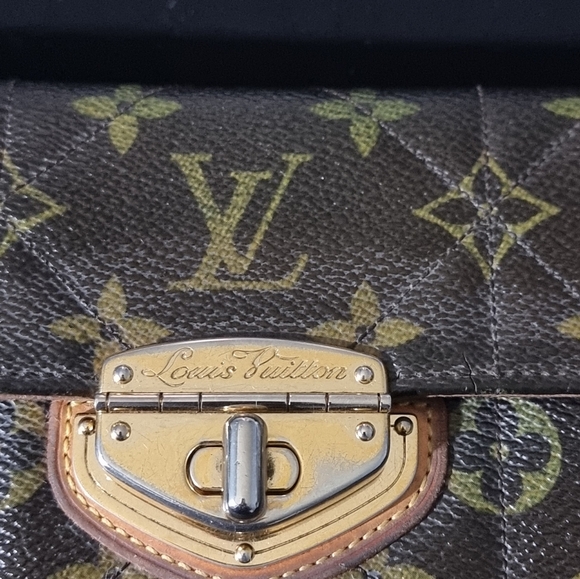 EUC Louis Vuitton Tivoli Monogram wallet - Picture 10 of 13